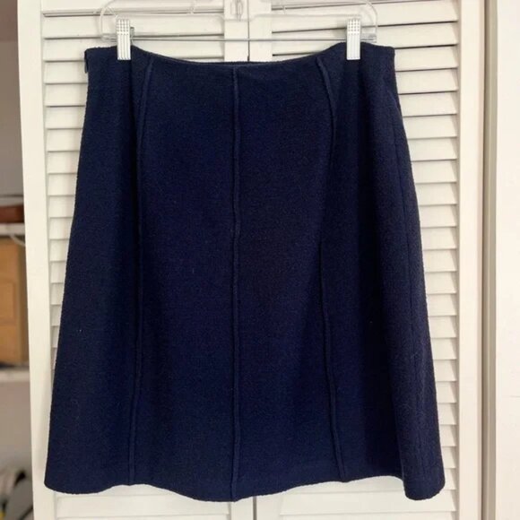 St John (designer resale) Navy Boucle Knit Skirt Sz 8 - Picture 2 of 6